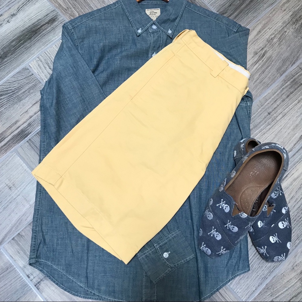 Men’s J. Crew Broken-In Yellow Shorts, Size 32